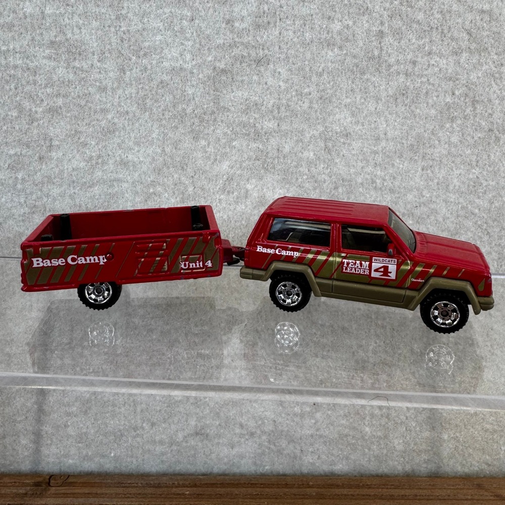 1986 Matchbox Jeep Cherokee MB168 & Pop Up Camper MB447 Base Camp Red Set